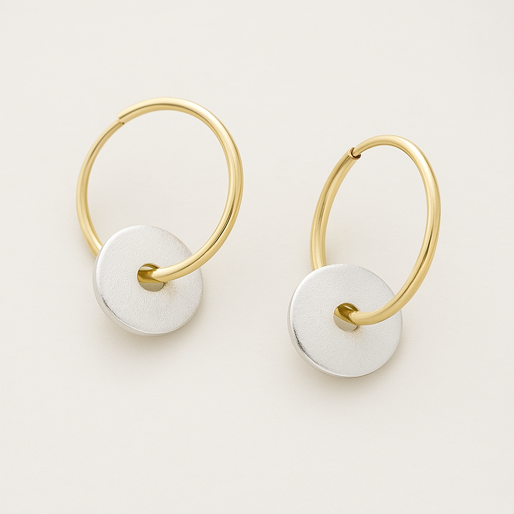 Seyna – Stilvolle Ohrringe mit goldenen und silbernen Ringen