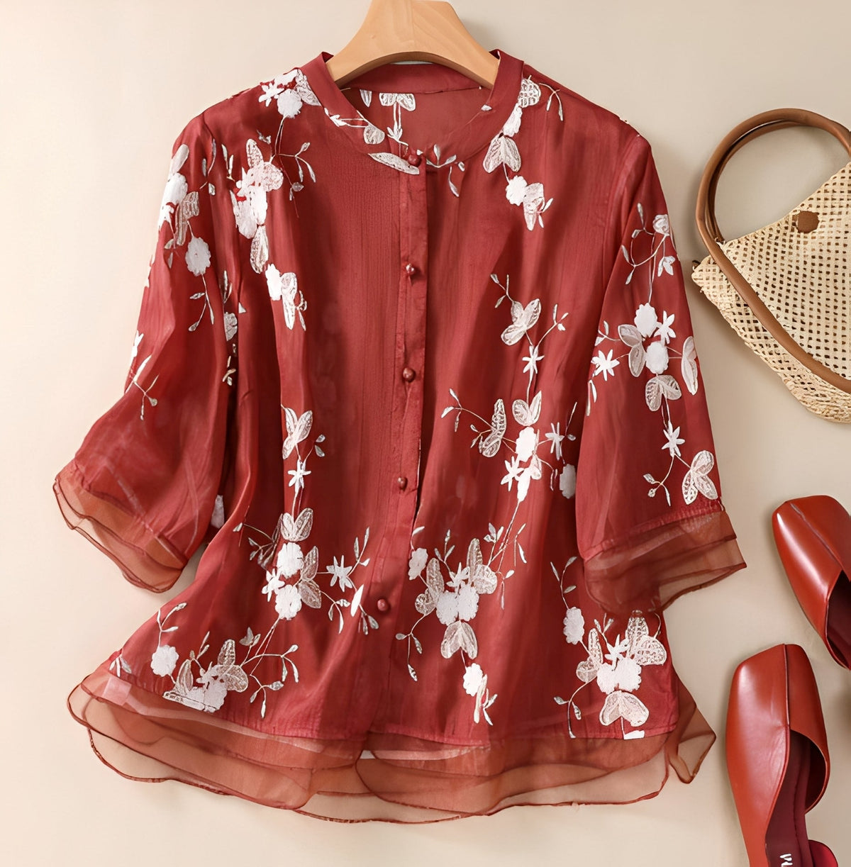 Christine - Elegante Damenbluse mit gestickten Blumen