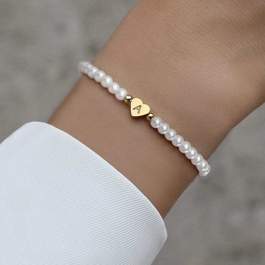 Perlenarmband mit gravierten Initialen - Individuelles Herz-Perlenarmband