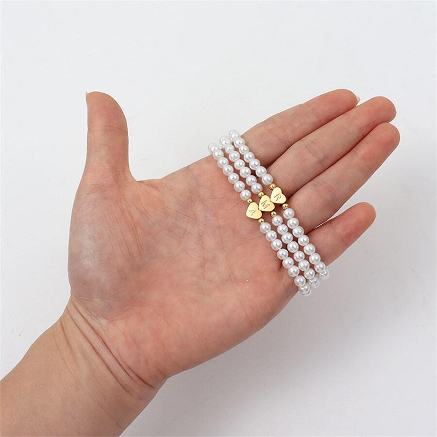 Perlenarmband mit gravierten Initialen - Individuelles Herz-Perlenarmband