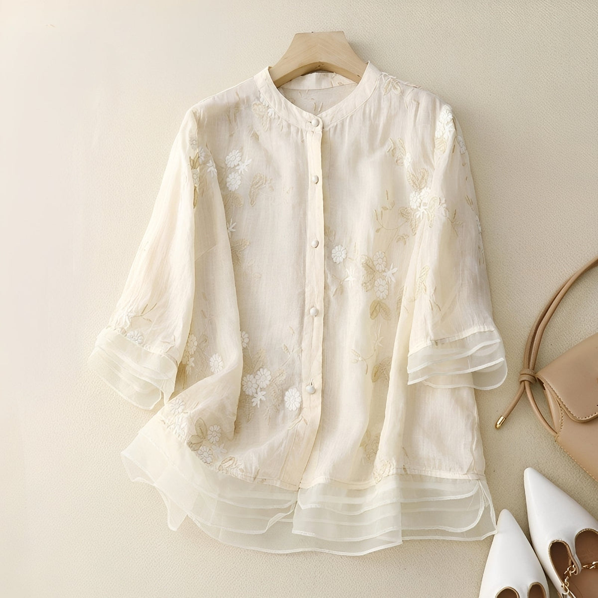 Christine - Elegante Damenbluse mit gestickten Blumen