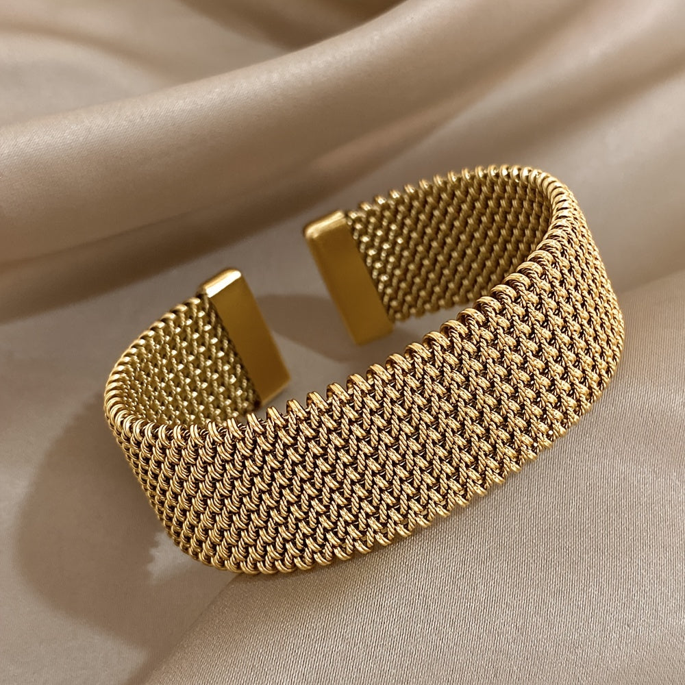 Raya – Armband mit graviertem Kabeldesign