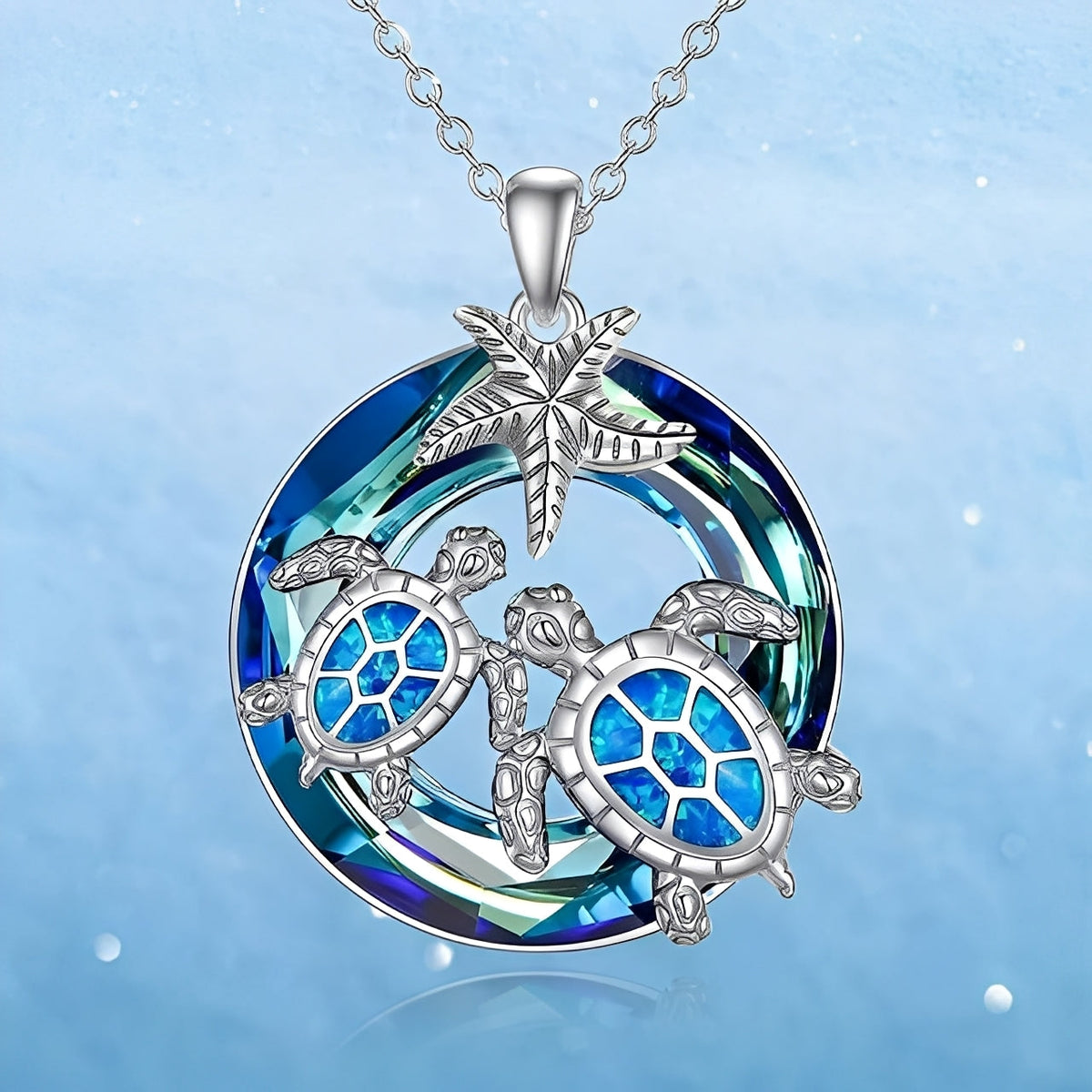 Nolwen – Halskette mit Schildkröte und Palme sowie Opal-Kreis