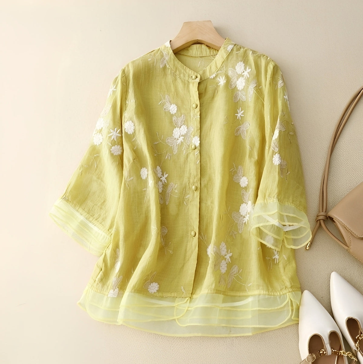 Christine - Elegante Damenbluse mit gestickten Blumen