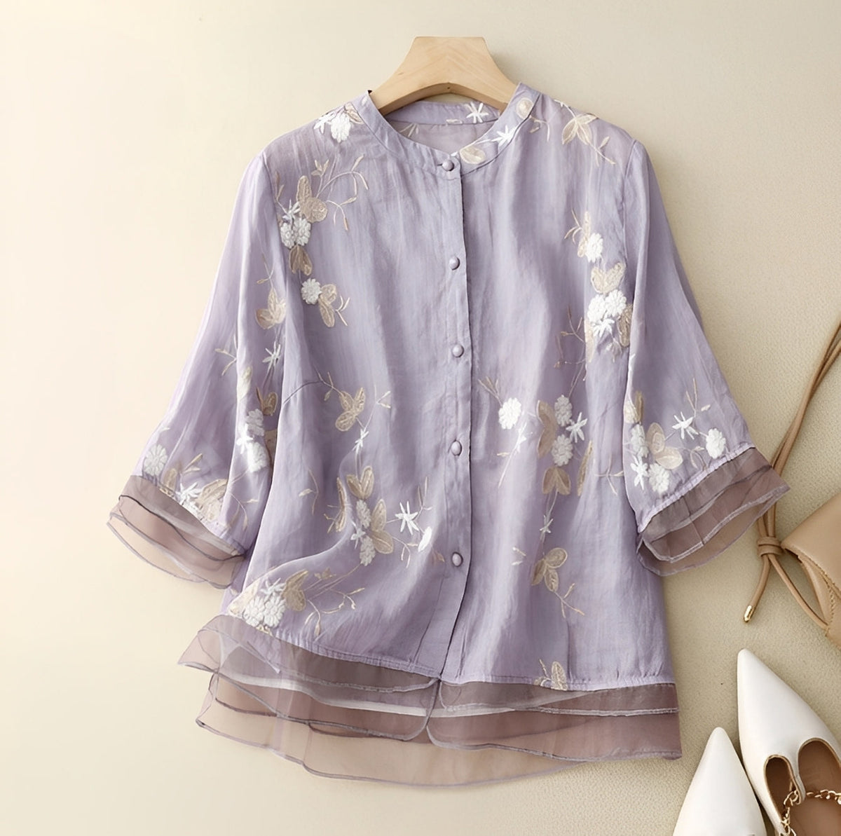 Christine - Elegante Damenbluse mit gestickten Blumen