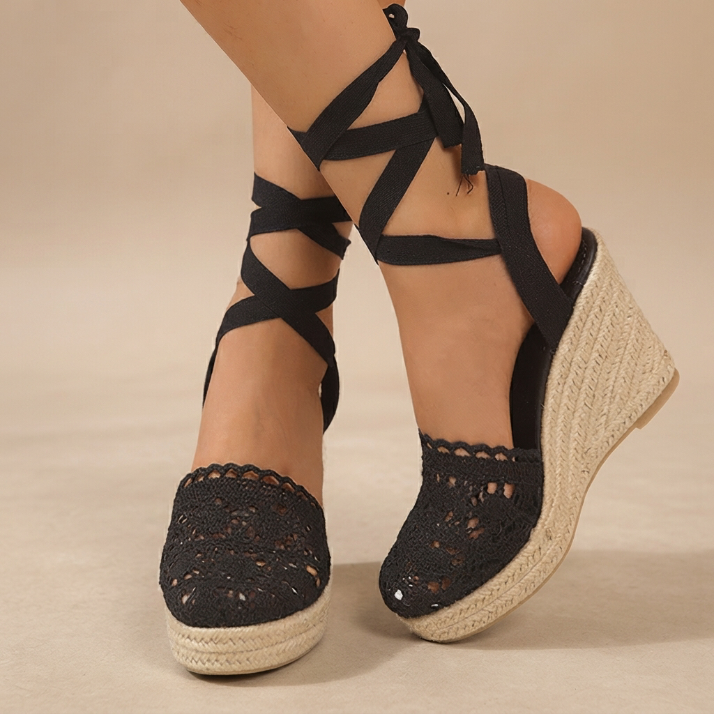 Jeanede - Elegante Sandalen mit Keilabsatz und Schnürdetails