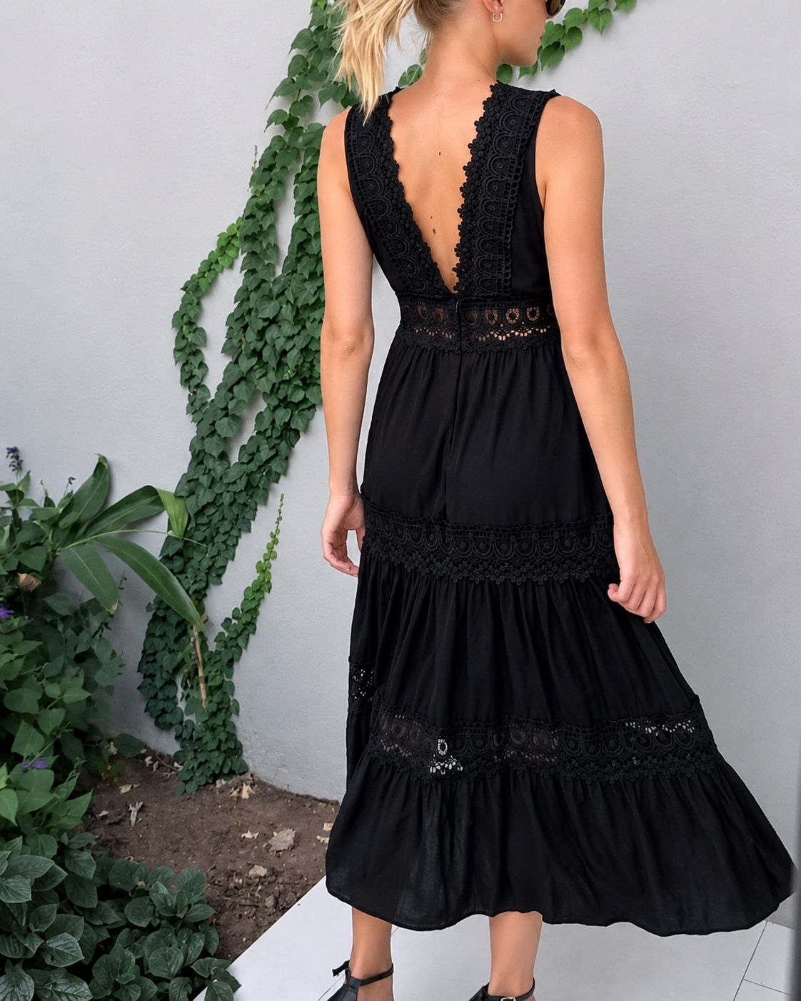 Shaquira - Modisches Kleid mit V-Ausschnitt