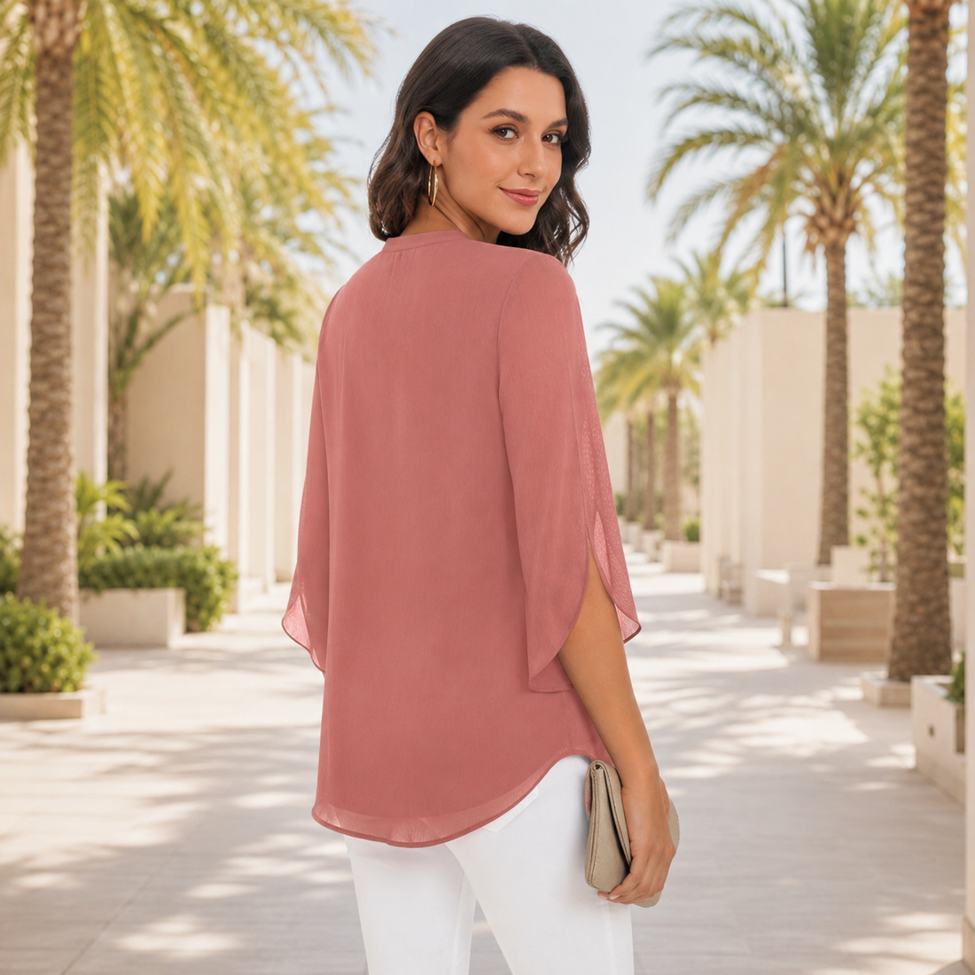 Arsine - Stylishe, locker geschnittene Bluse mit V-Ausschnitt