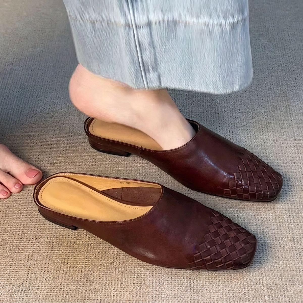 Nora - Modische Sandalen mit geschlossenem und geflochtenem Design