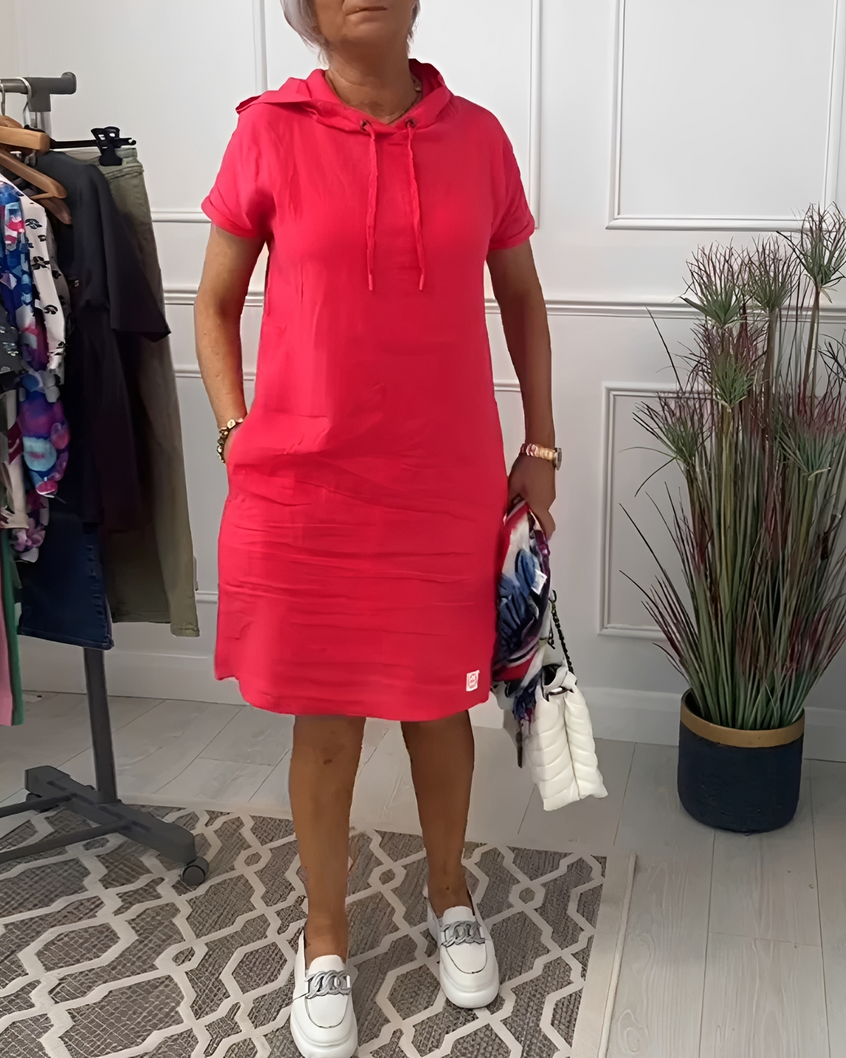 Tasha - Gemütliches Midikleid mit Kapuze