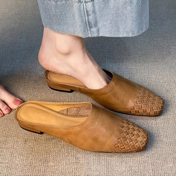 Nora - Modische Sandalen mit geschlossenem und geflochtenem Design