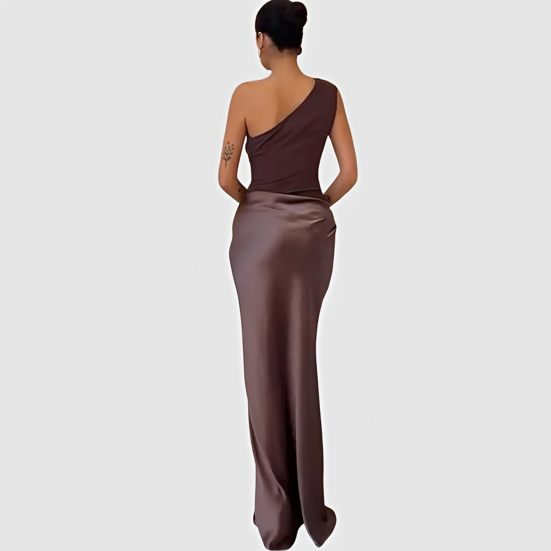 Tara – Schickes Kleid mit asymmetrischem Kragen und gerader Rock