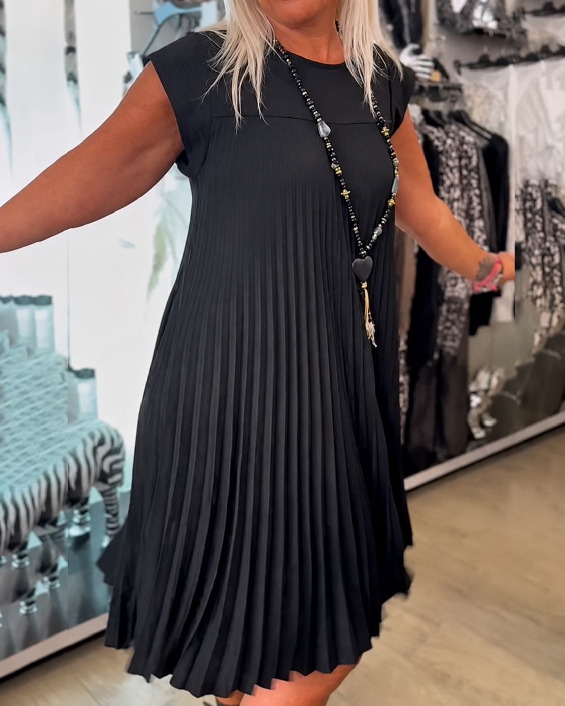 Angélique - Weites Kleid mit Plisseefalten