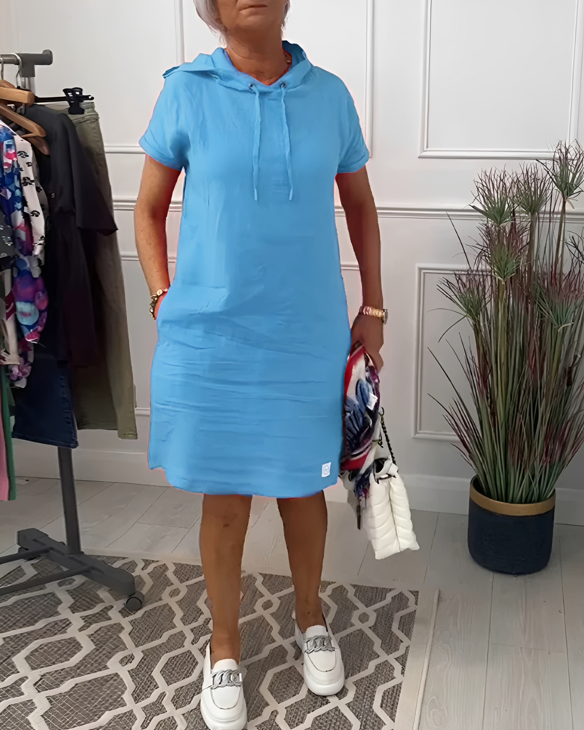 Tasha - Gemütliches Midikleid mit Kapuze