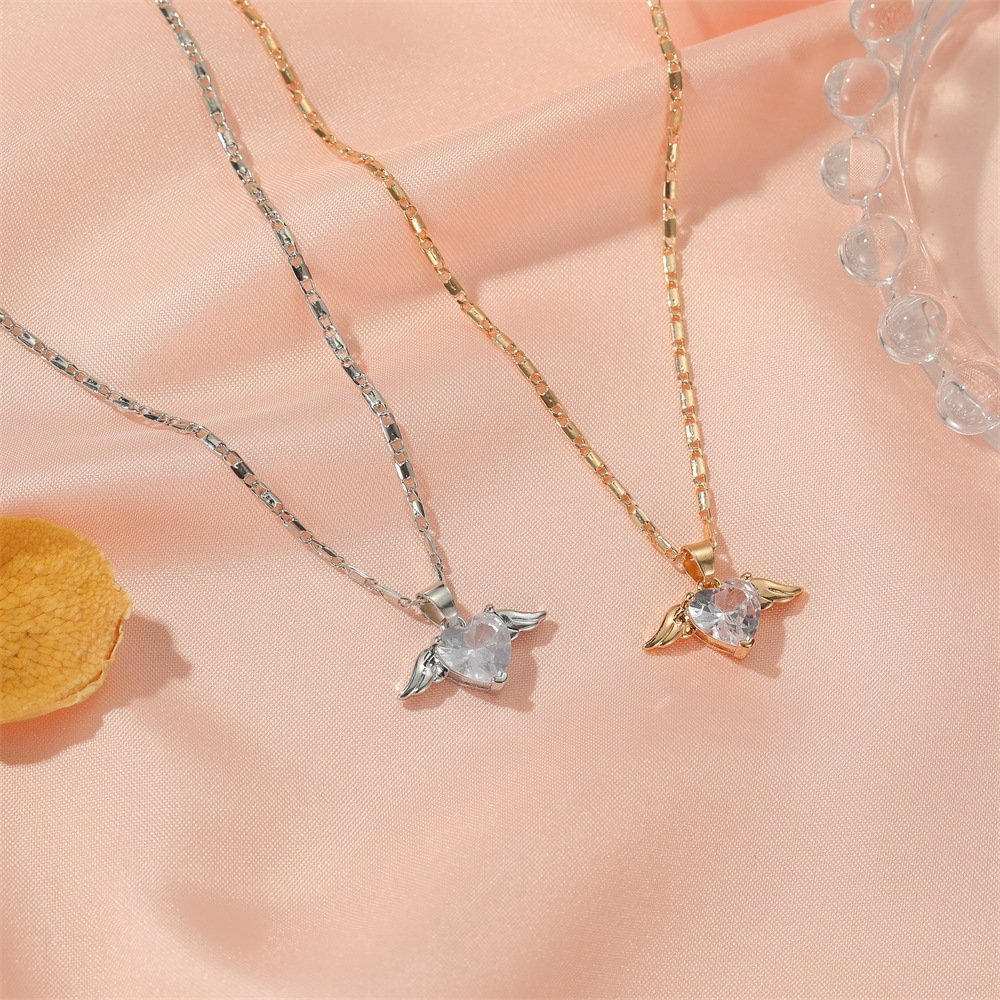 Halskette Flügel der Liebe - Kette mit Herz und Flügeln