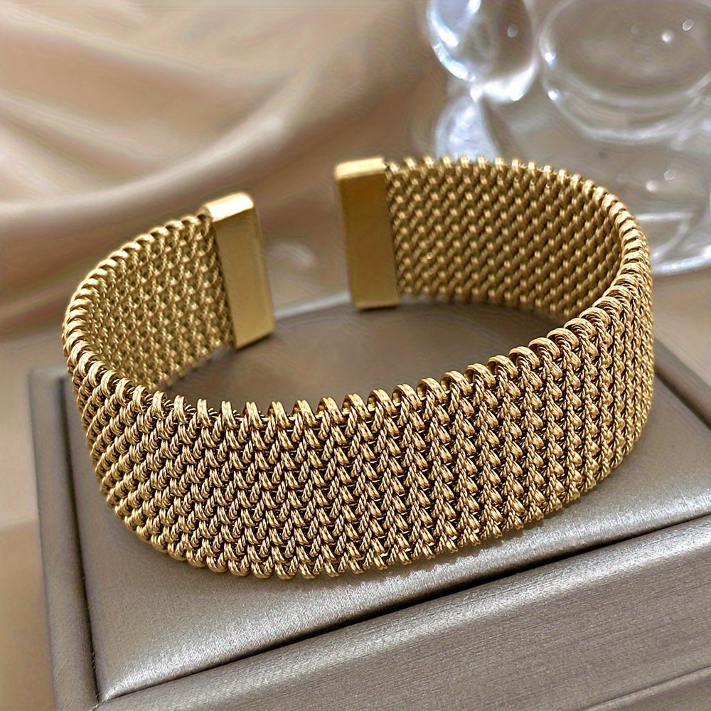 Raya – Armband mit graviertem Kabeldesign