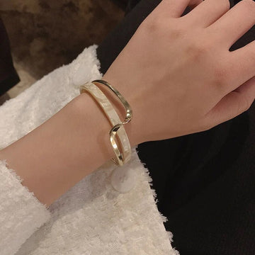 Wellenarmband mit feinen Details