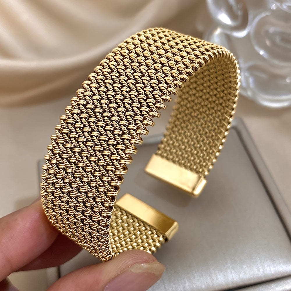 Raya – Armband mit graviertem Kabeldesign