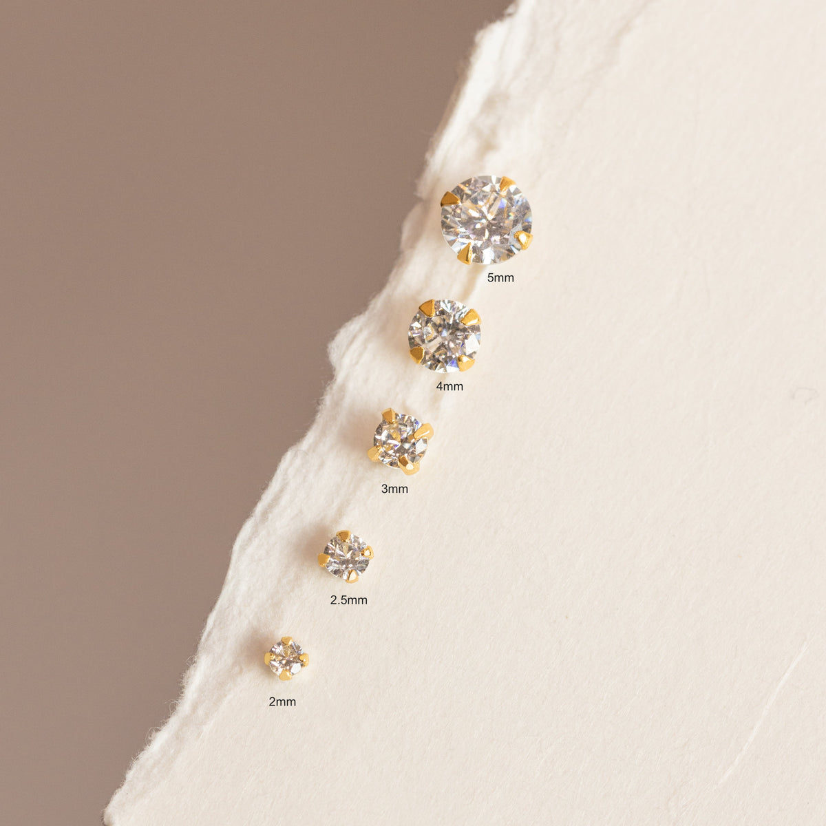 Sloane - Mini Glitzerohrringe mit 2mm