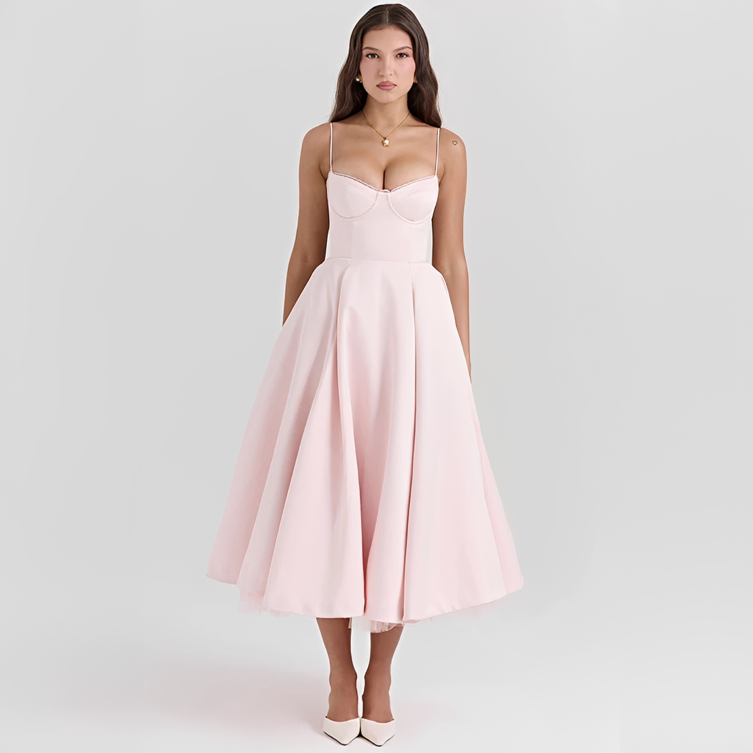 Zendaya - Elegantes Kleid mit doppelter Schicht