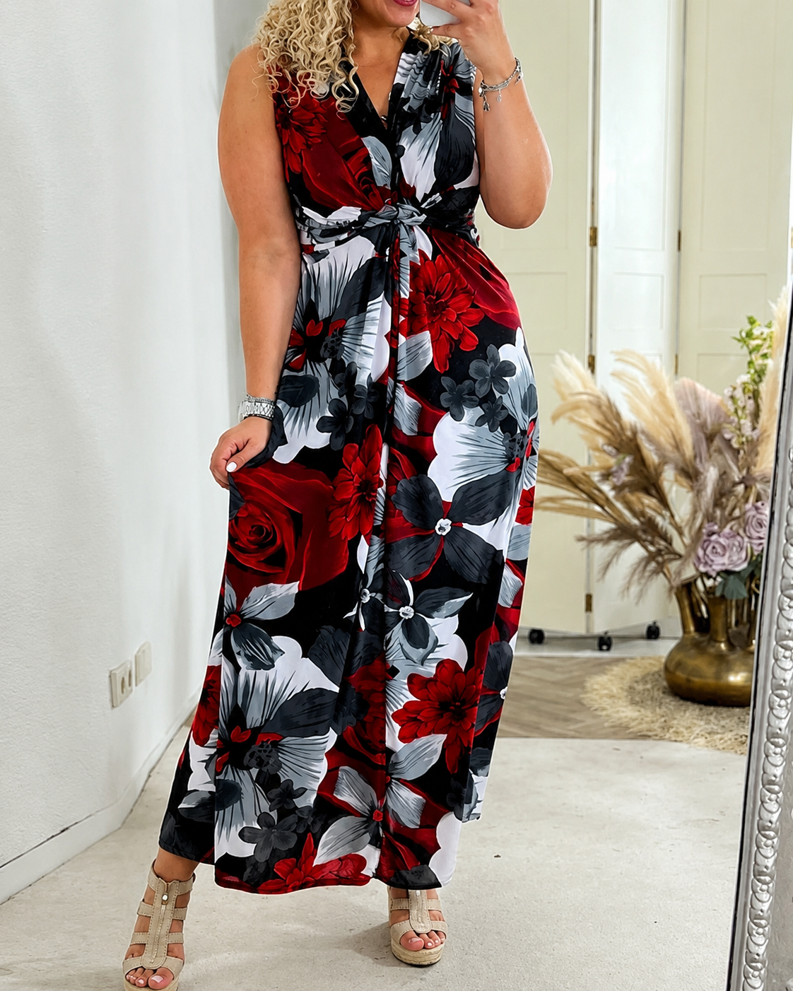 Katrina - Schickes ärmelloses Kleid mit Blumendesign