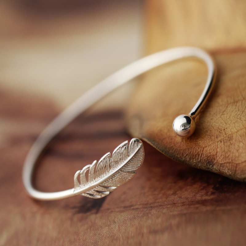 Elegantes Federarmband - Federarmband
