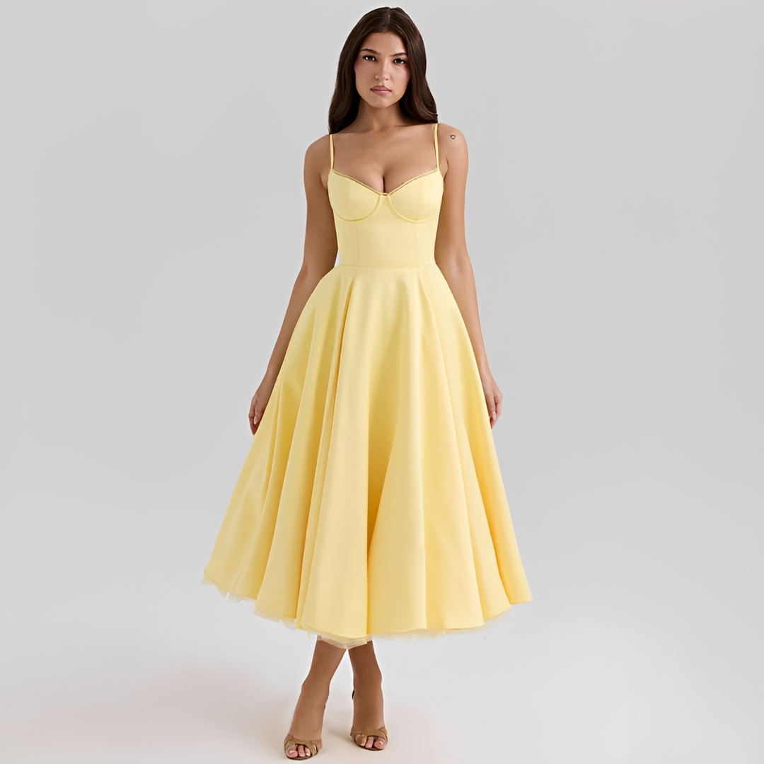 Zendaya - Elegantes Kleid mit doppelter Schicht