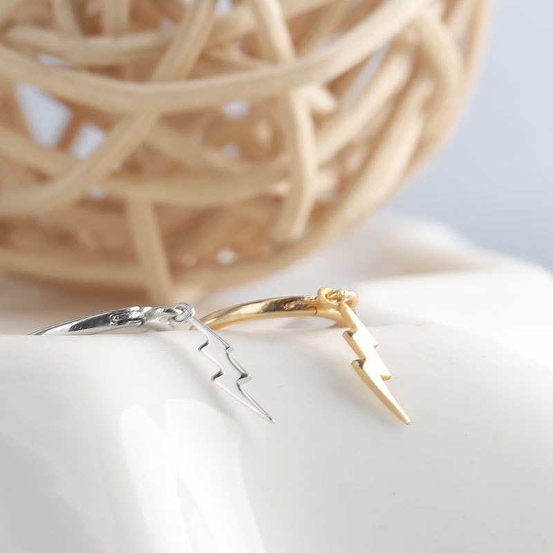 Hoop-Ohrringe in Blitz-Design