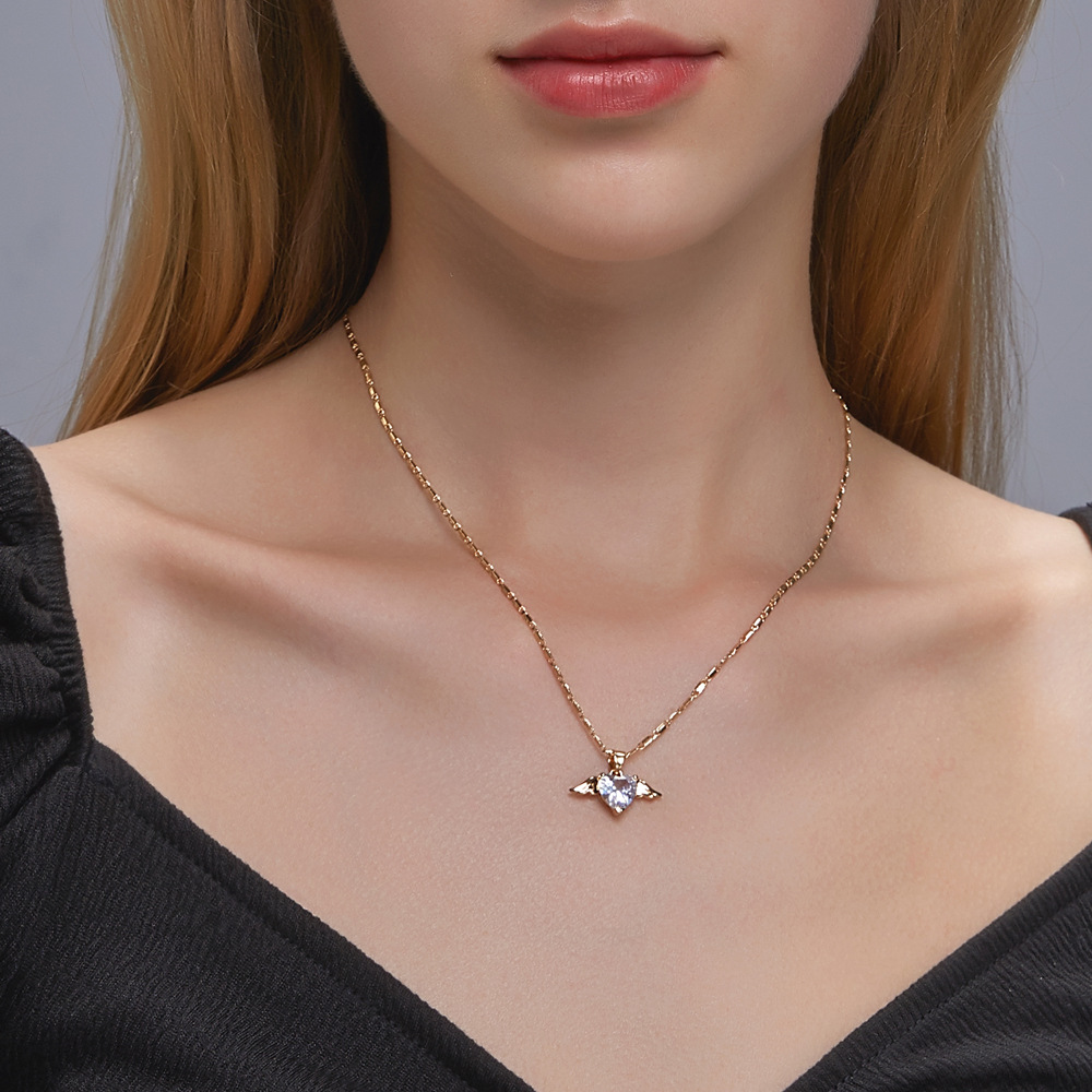 Halskette Flügel der Liebe - Kette mit Herz und Flügeln