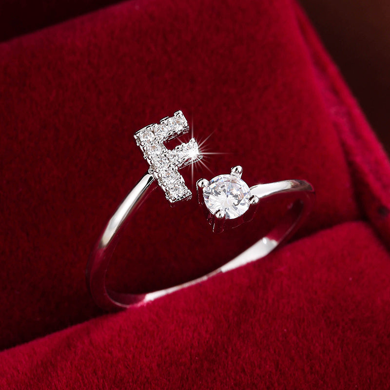 Nova – Stilvoller offener Ring mit Initiale