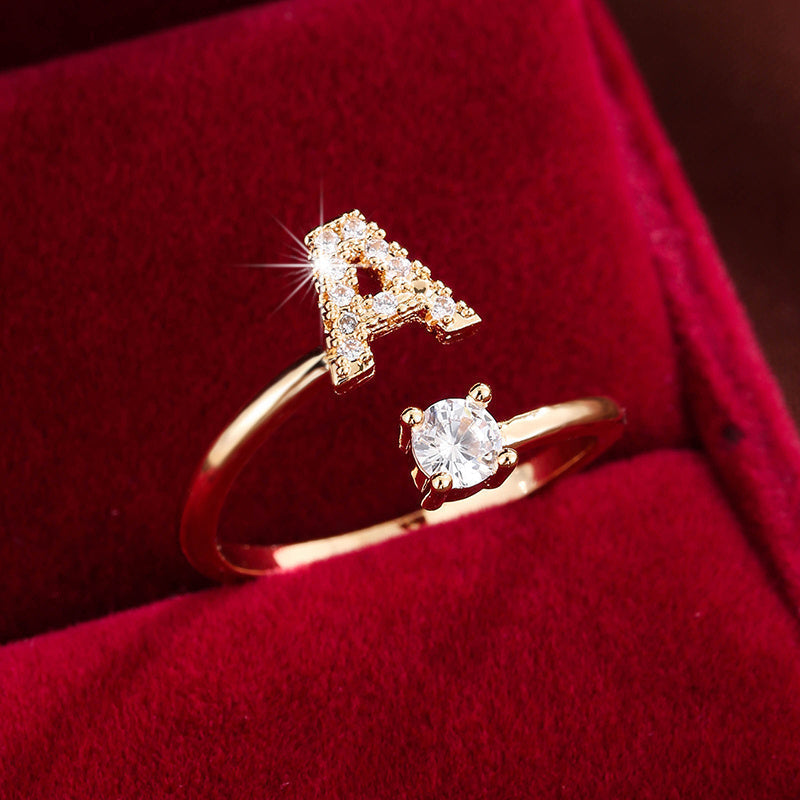 Nova – Stilvoller offener Ring mit Initiale