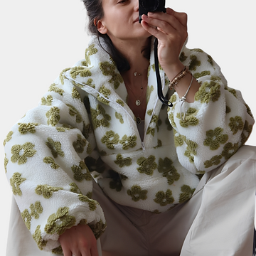 Elizabeth - Moderner Pulli mit Blumenschmuck