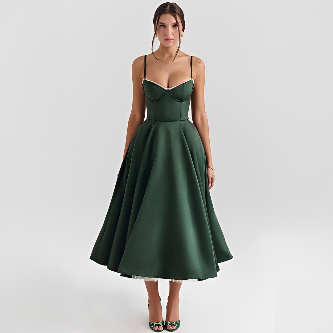 Zendaya - Elegantes Kleid mit doppelter Schicht