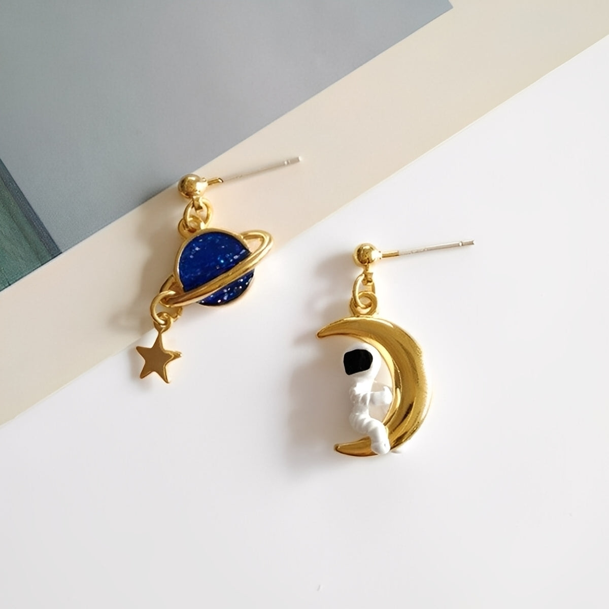 Luna – Ohrringe mit Astronaut und Planet