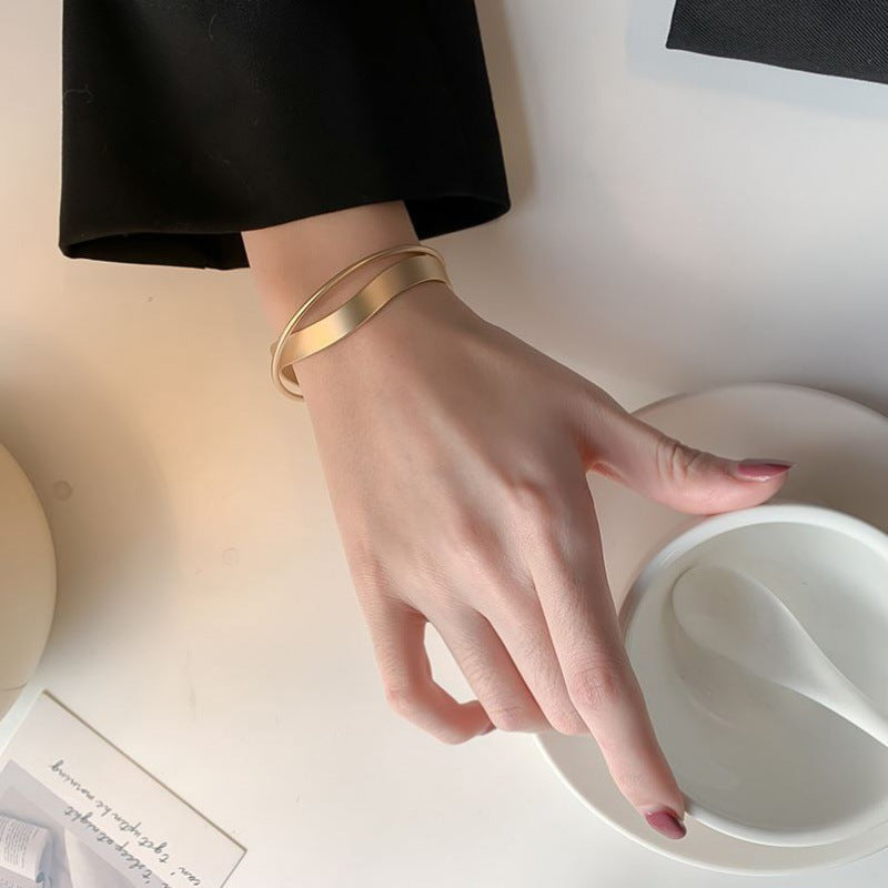 Liora – Minimalistisches, strahlendes Armband