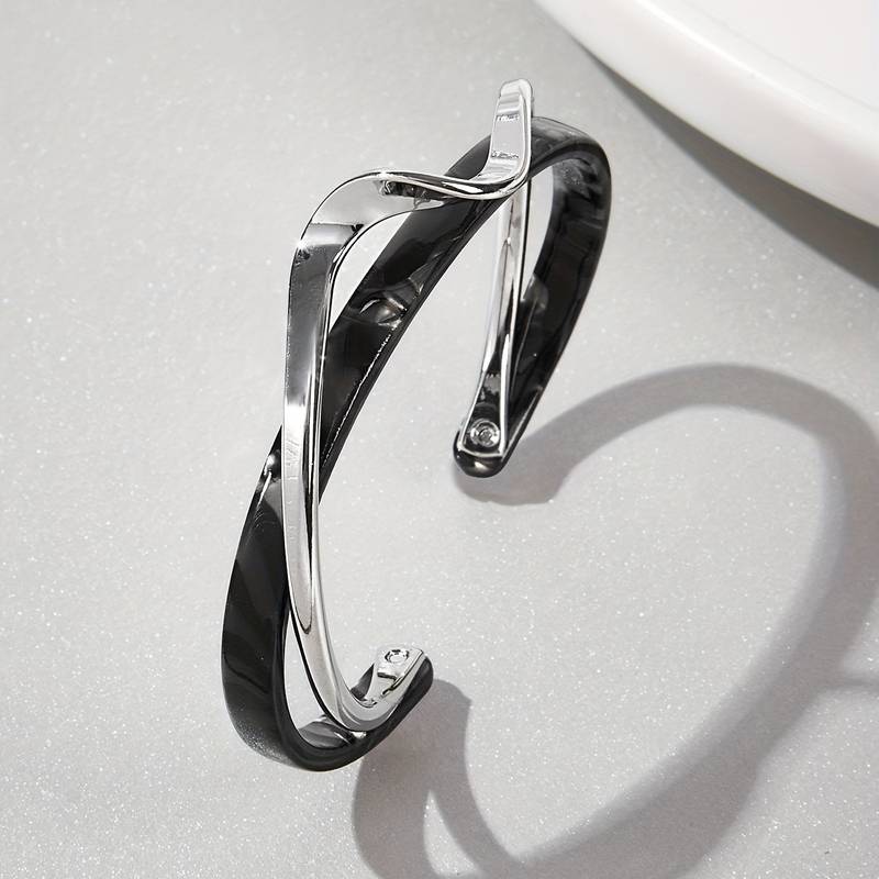 Wellenarmband mit feinen Details