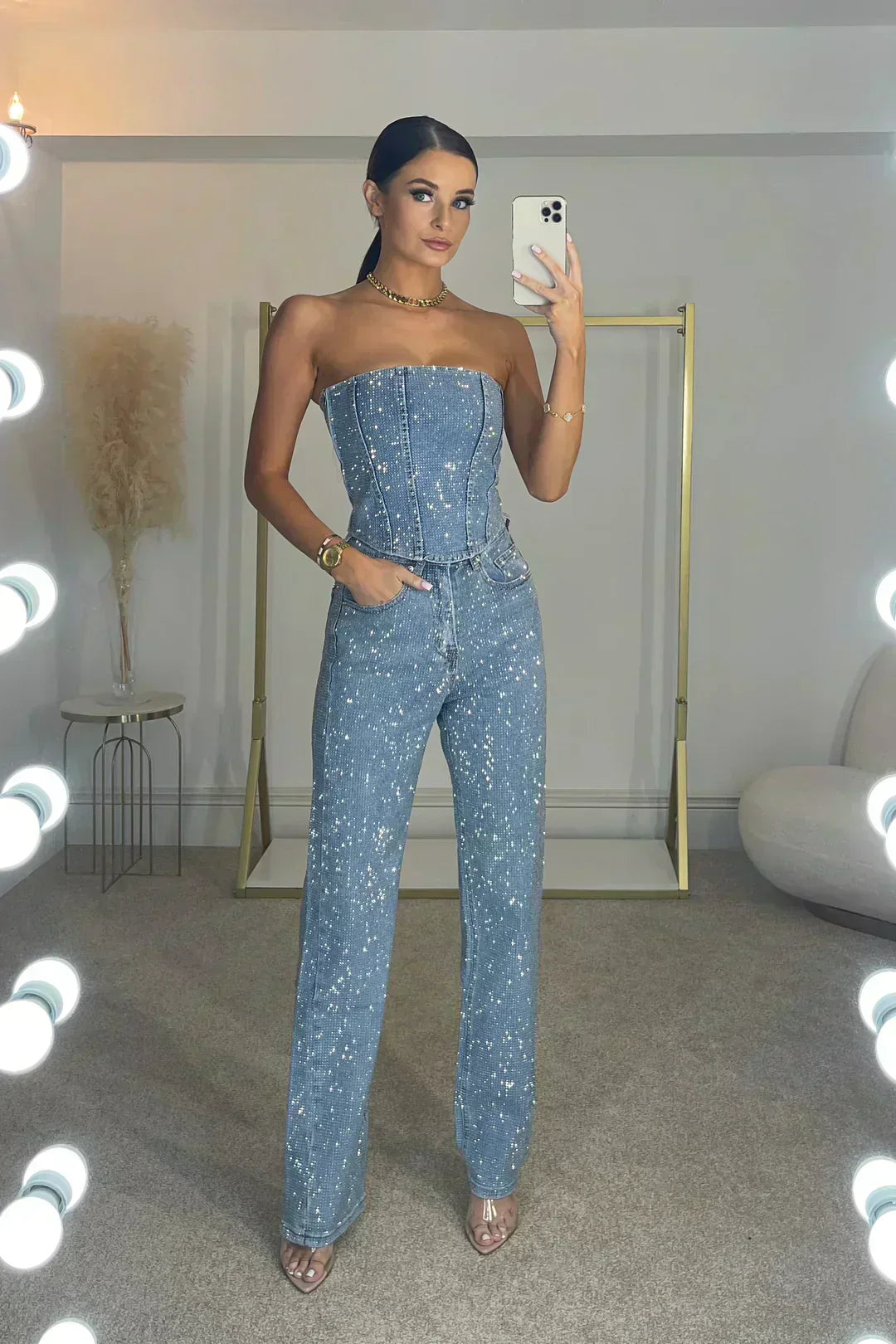 Selina – Schulterfreier Overall – Glamouröser Auftritt mit glänzendem Material