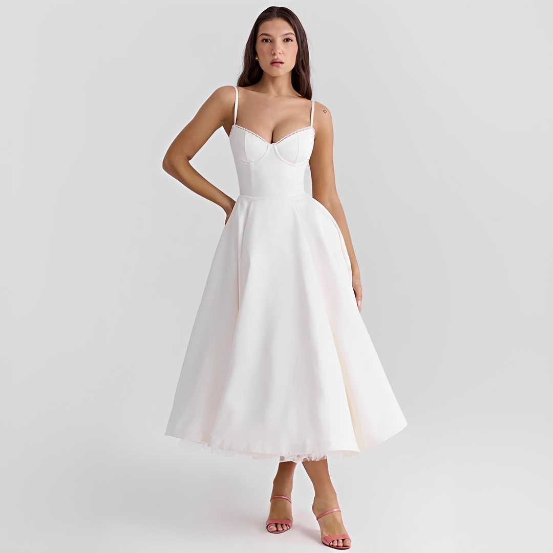 Zendaya - Elegantes Kleid mit doppelter Schicht