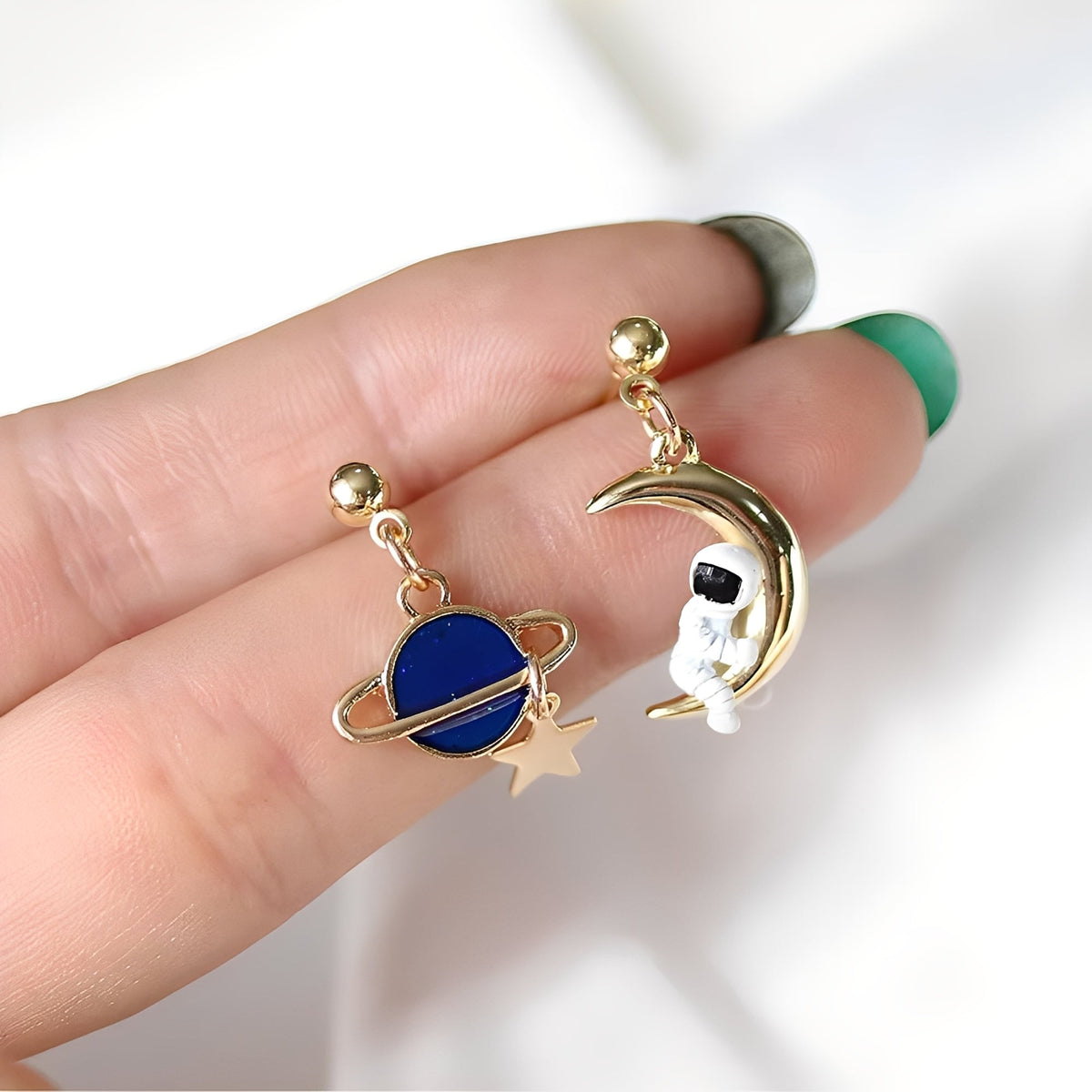 Luna – Ohrringe mit Astronaut und Planet