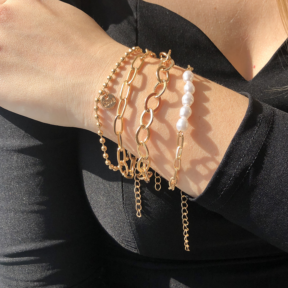 3-teiliges Set mit goldenen Perlenarmbändern - großes Kettenset