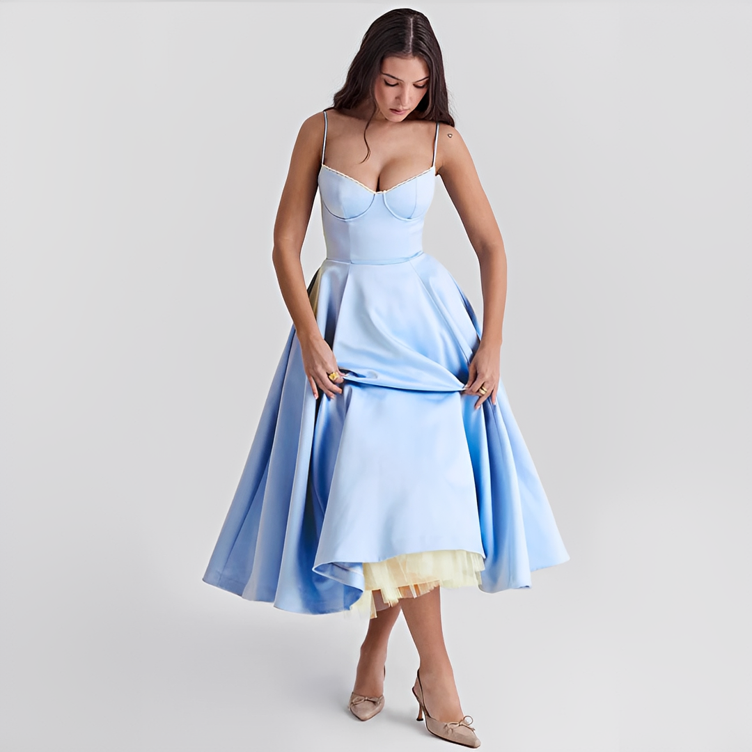 Zendaya - Elegantes Kleid mit doppelter Schicht