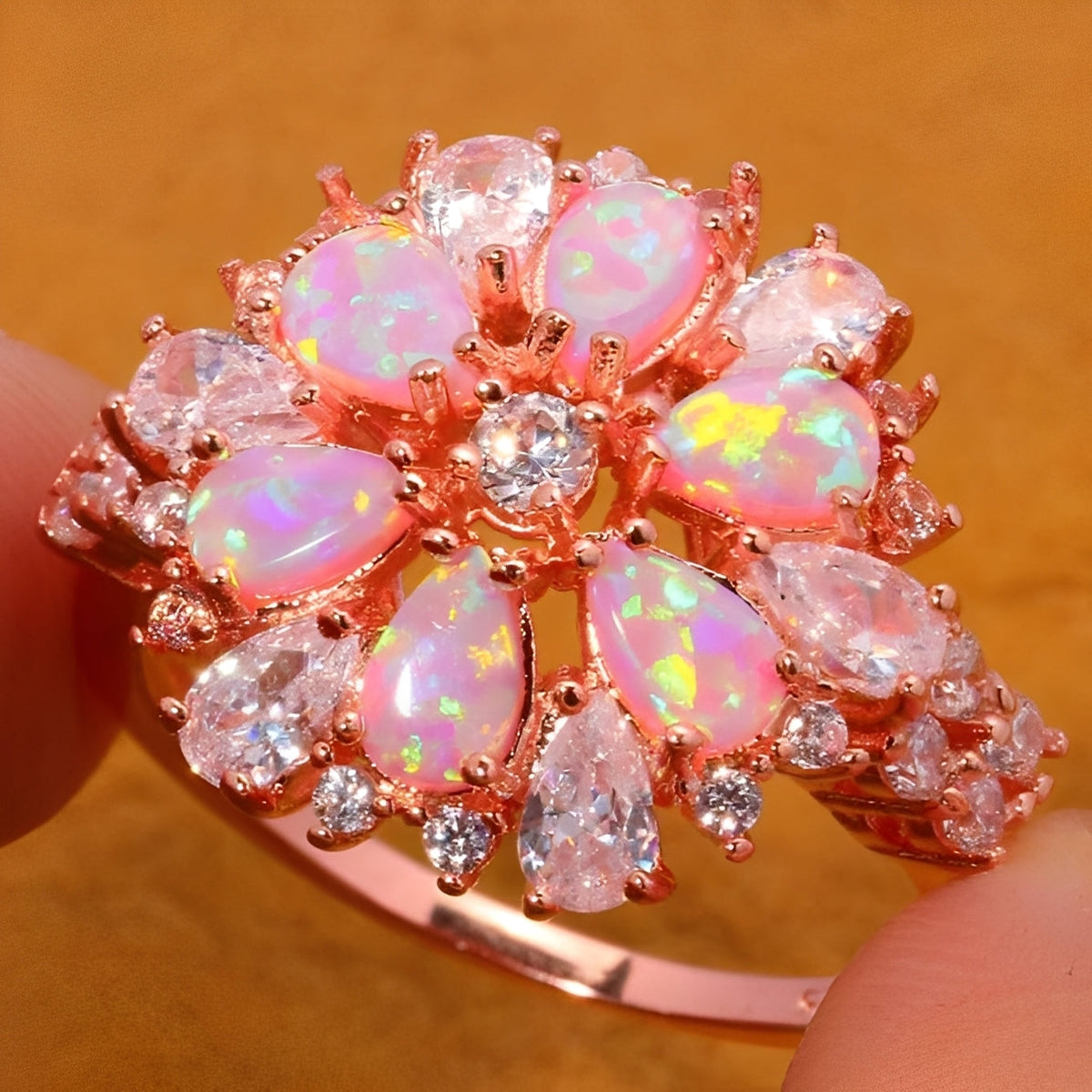 Rian – Eleganter Ring mit Feueropal-Blume