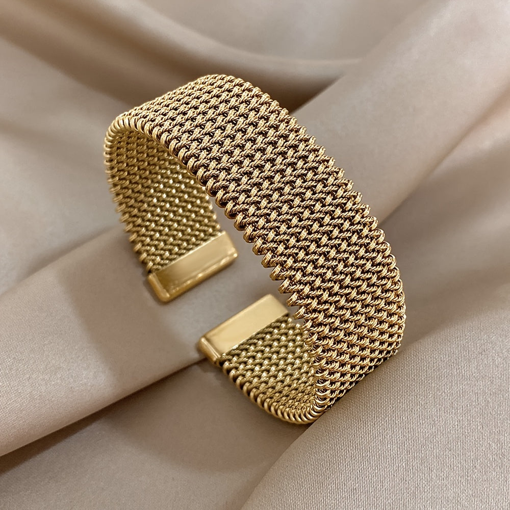 Raya – Armband mit graviertem Kabeldesign