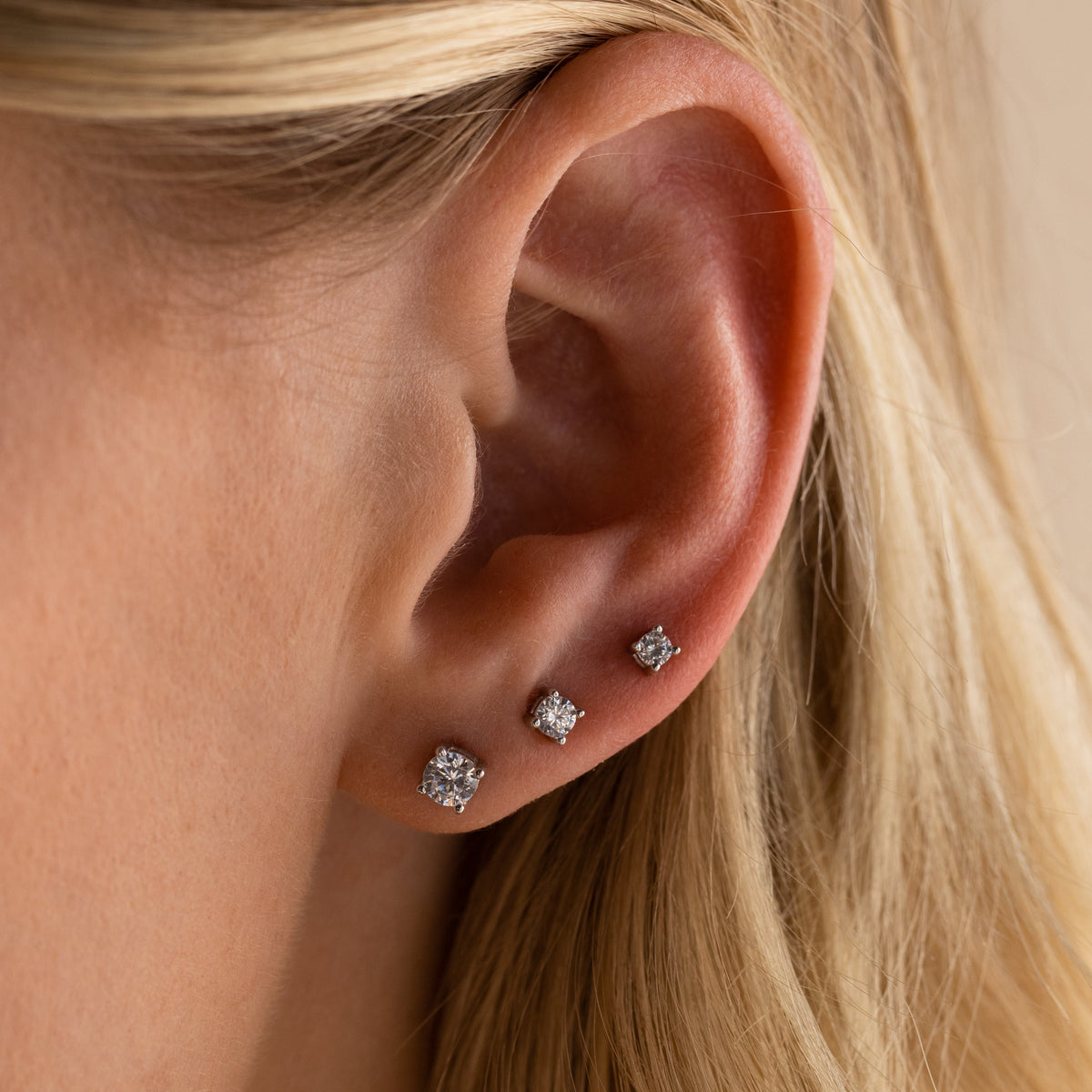 Booker – Elegantes Ohrring-Set mit Glanzdetails