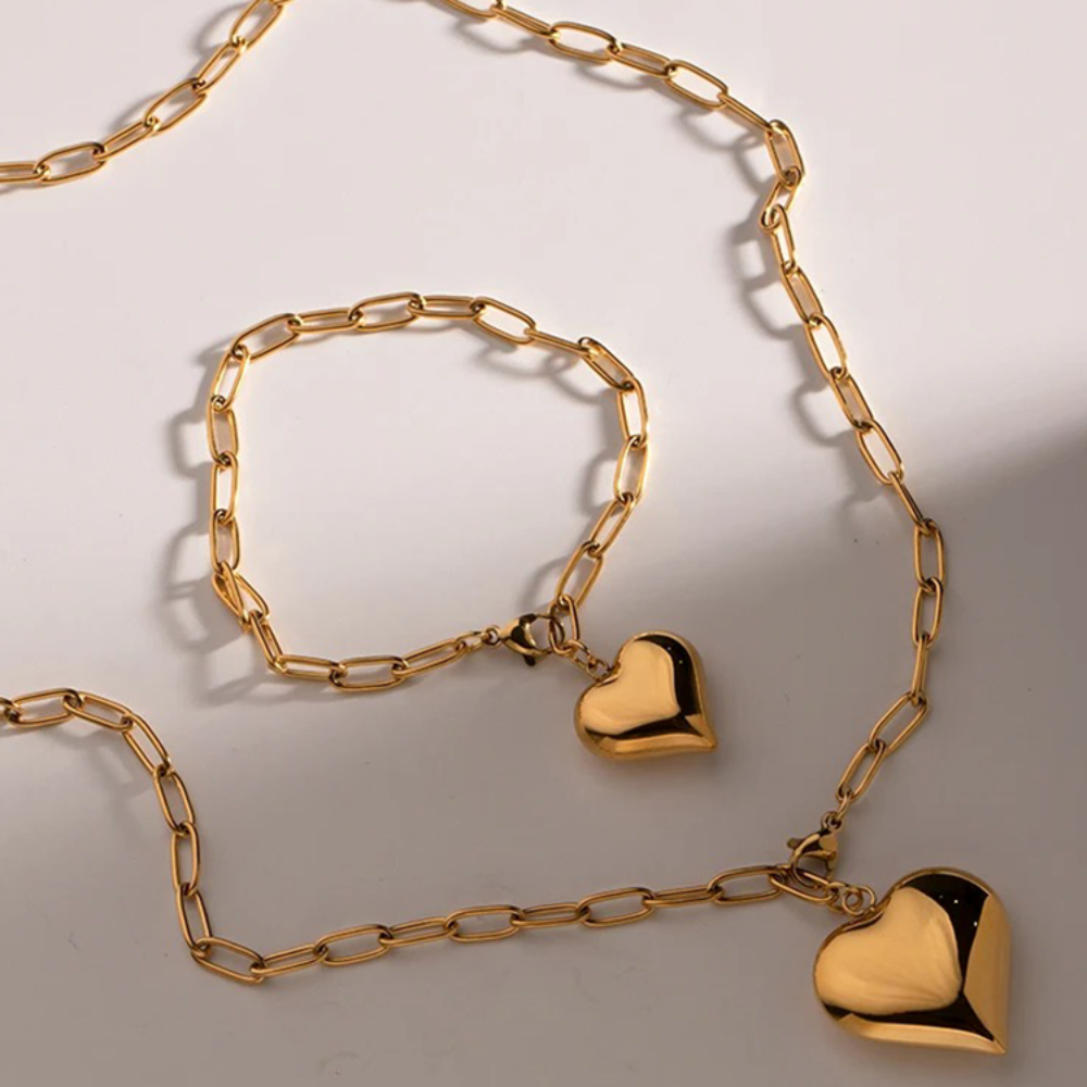 Babette – Goldene Büroklammer-Halskette mit herzförmigen Ornamenten