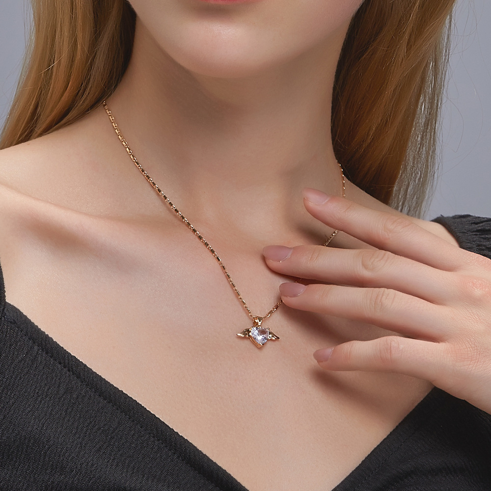 Halskette Flügel der Liebe - Kette mit Herz und Flügeln