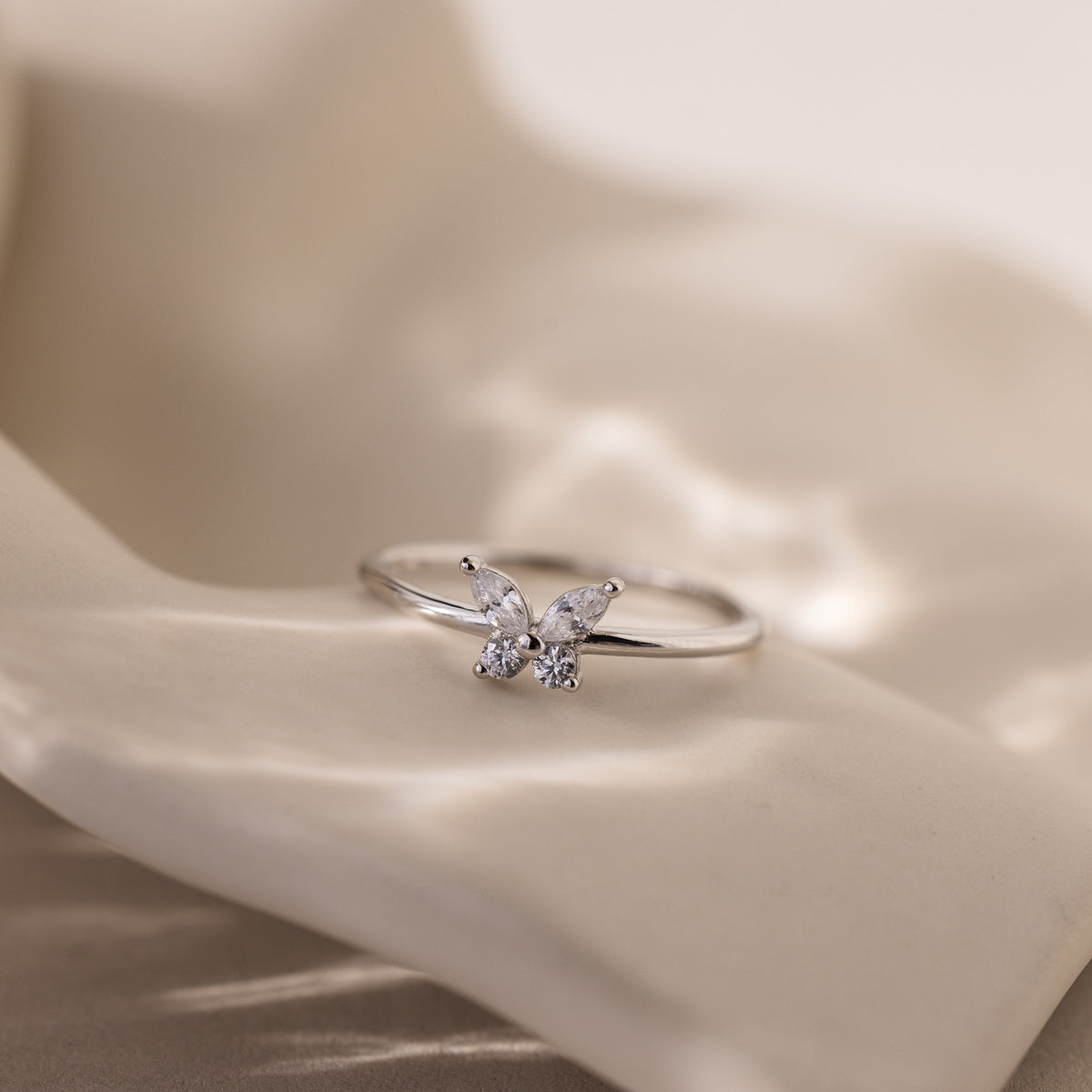 Schmetterling – Stilvoller Ring mit Glanzdetails