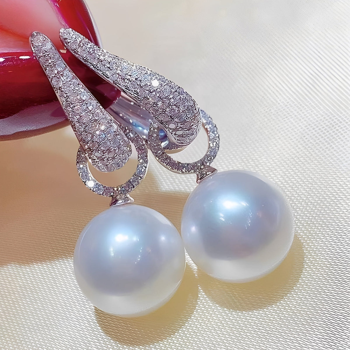 Thalia – Stilvoller Clip-Ohrring mit Glanzeffekt