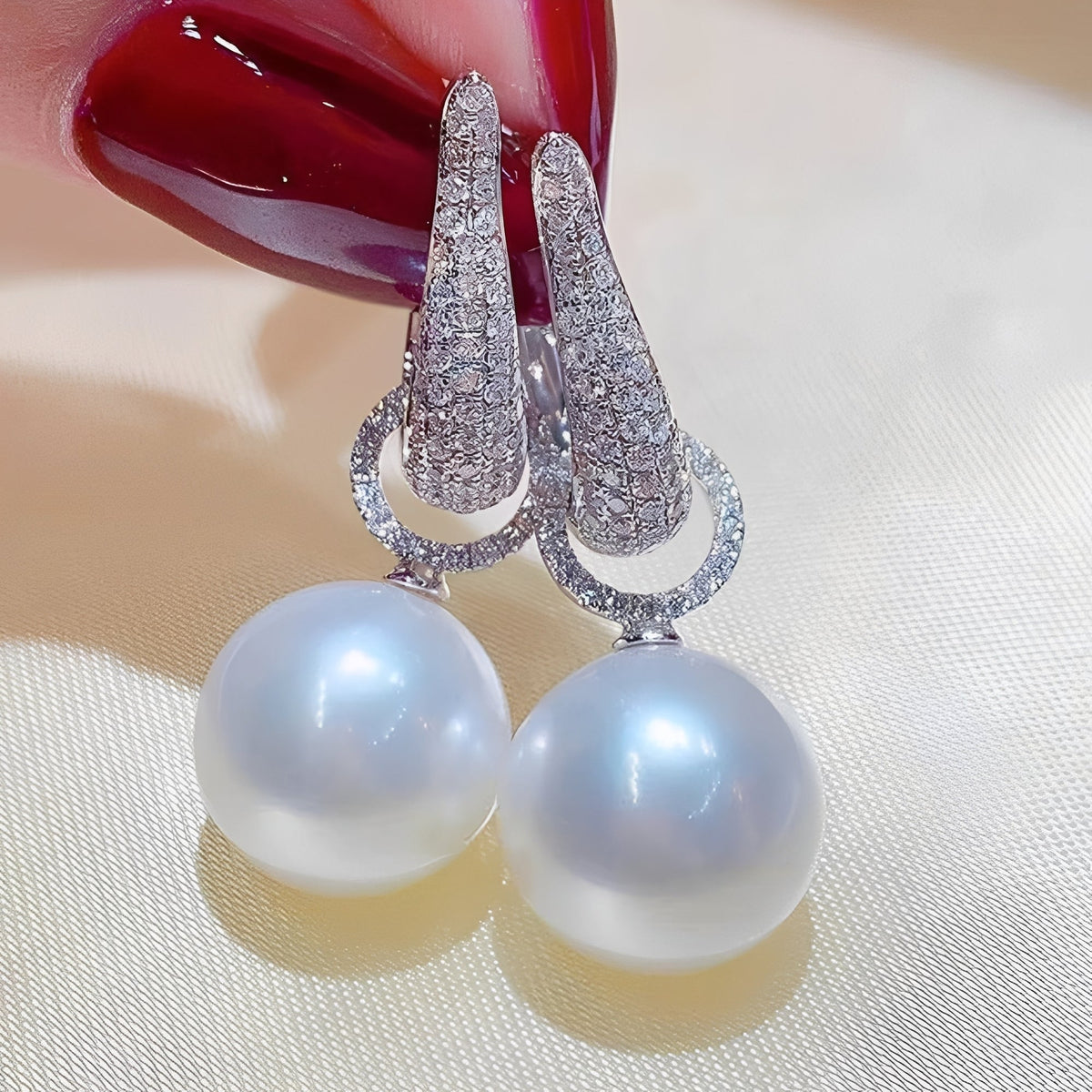 Thalia – Stilvoller Clip-Ohrring mit Glanzeffekt