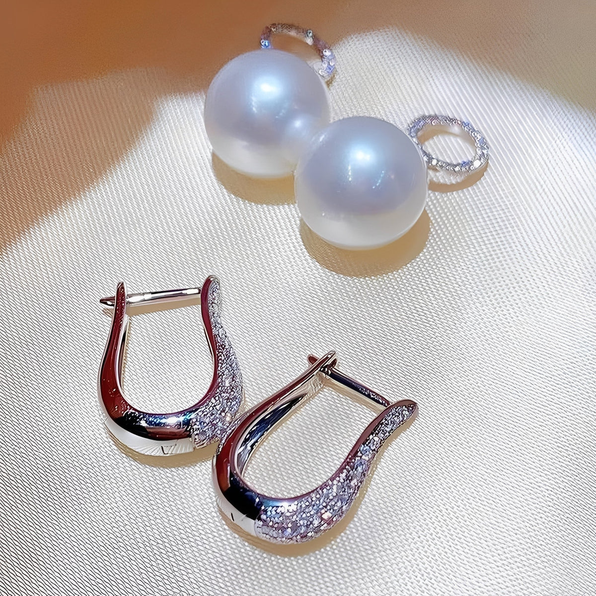 Thalia – Stilvoller Clip-Ohrring mit Glanzeffekt